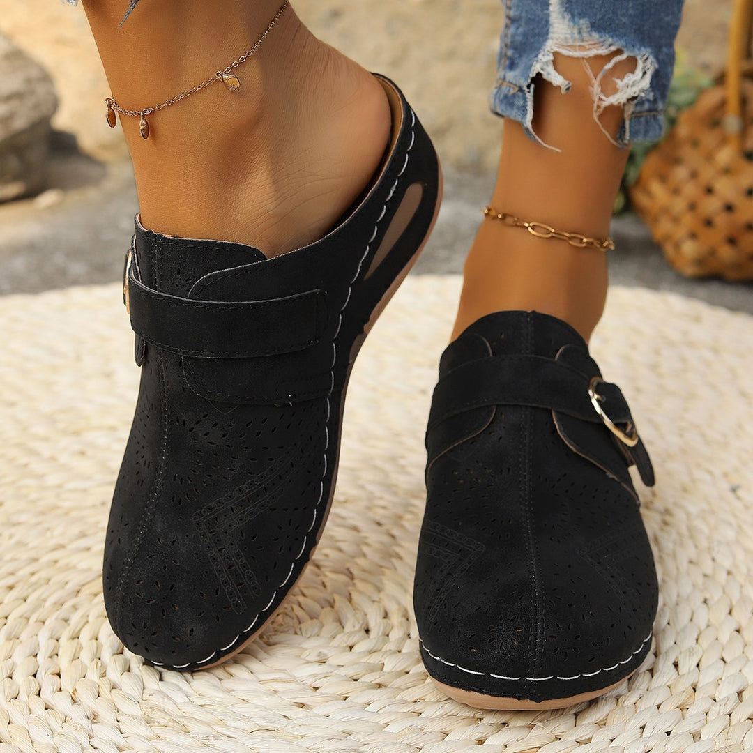 Dame Clogs med perforeret design og justerbar rem Stilla