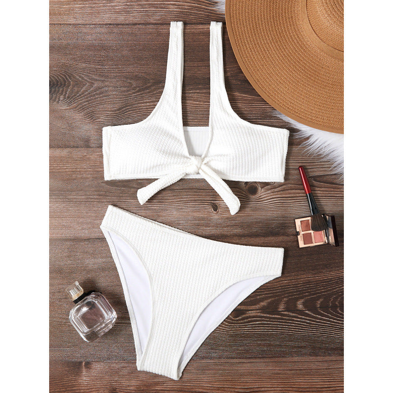 Dame triangel-bikini med trendy knude-detalje og kvalitets tekstur Skovae