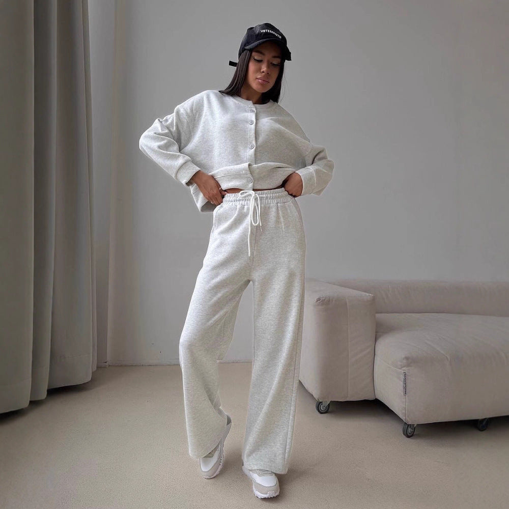 Kvinders afslappede hoodie jumpsuit med brede ben og knapdetaljer Skovae