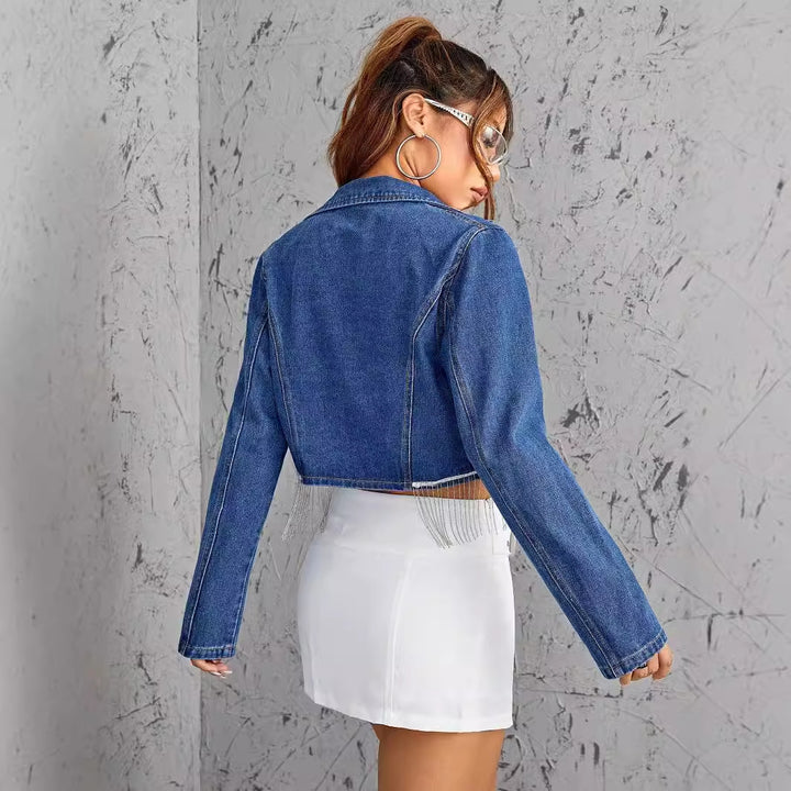 Dame cropped denim jakke med en afslappet skæring og frynse detaljer Stilla
