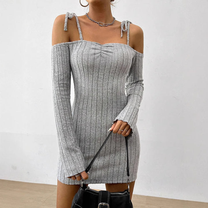 Damer Off-Shoulder Minikjole med volangdetaljer og fint ribstrik Skovae