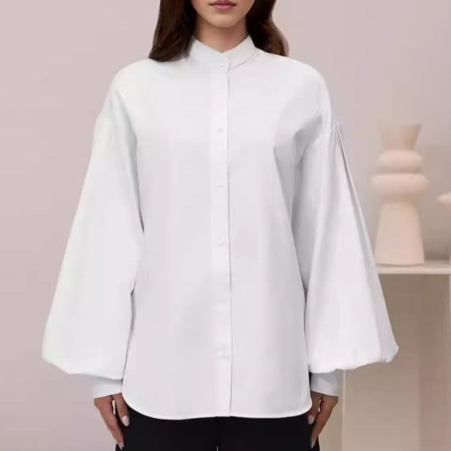 Damebluse med voluminøse ærmer og moderne krave Stilla