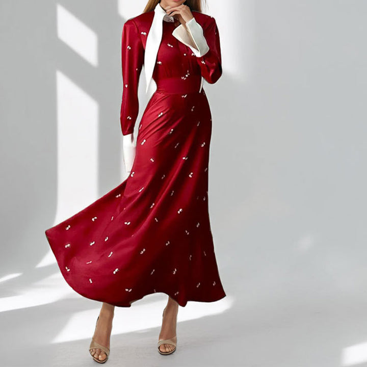 Kvinders elegante maxikjole med kunstnerisk drapering og lange ærmer Stilla