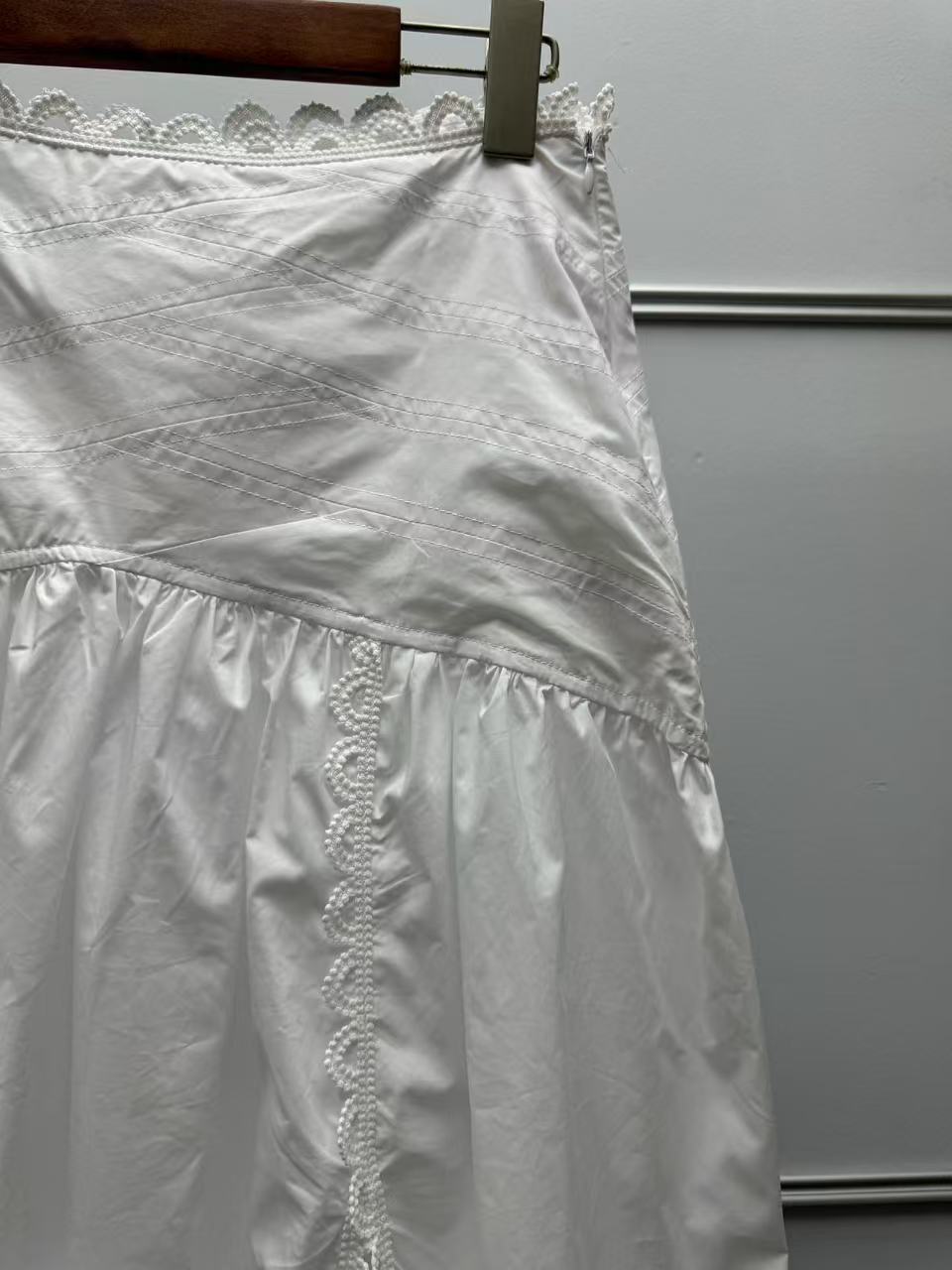Dame Midi-nederdel med elegant hæklede detaljer og luftig pasform Stilla