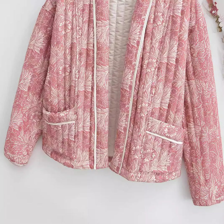 Dame stilfuld quiltet jakke med blomsterprint Stilla