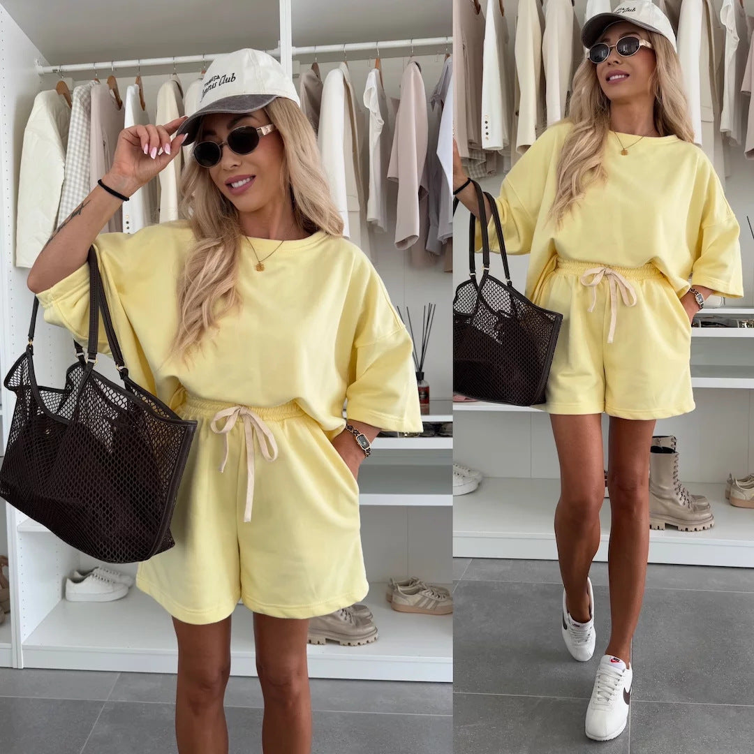 Dame casual sæt bestående af oversized t-shirt og shorts med justerbar talje snor Skovae