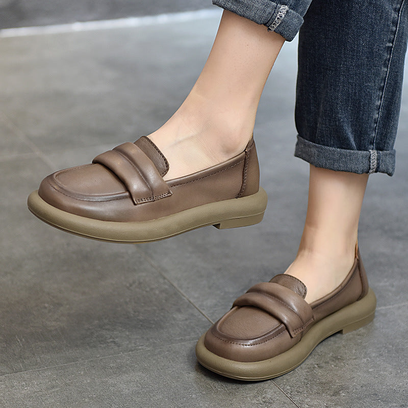 Dame Mokassin-Slipper med fleksibel fodseng og moderigtig rem-detalje Stilla
