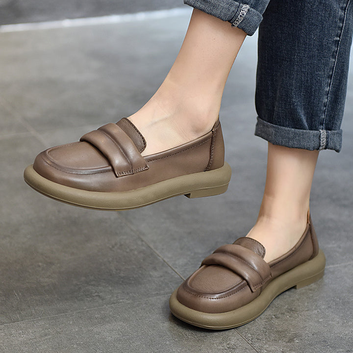 Dame Mokassin-Slipper med fleksibel fodseng og moderigtig rem-detalje Stilla