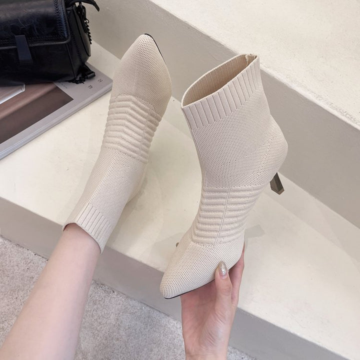 Dame Strik-Boots med elegant ankelrem og stiliseret blokhæl Stilla