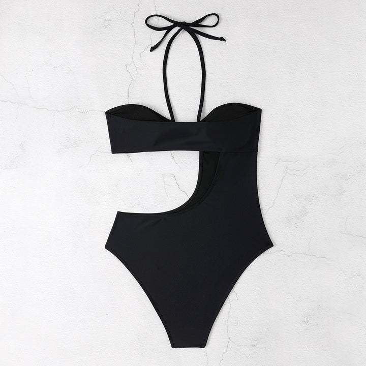 Dame én-dels badedragt med moderne cut-out design og dekorativ lukning Stilla