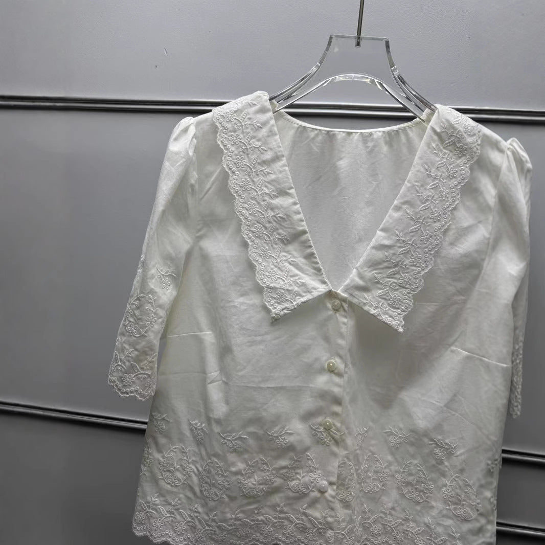 Damebluse med filigran blonde og elegant krave Stilla