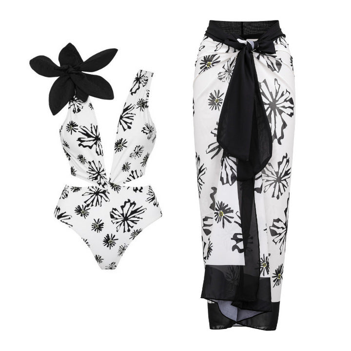 Dame Bikiniset med særlig blomsterdekoration og lang omslagsskjørt Skovae