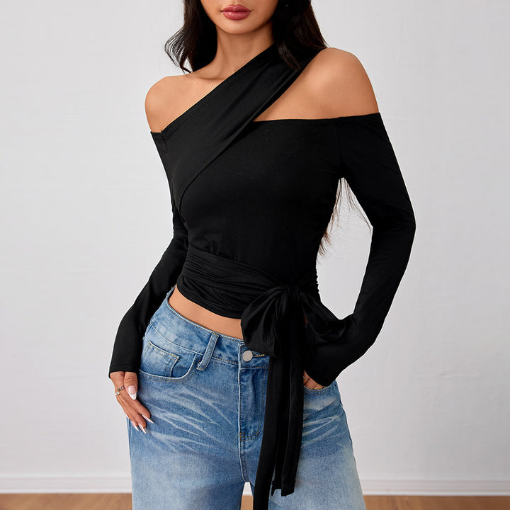 Kvindernes asymmetriske wrap top med stilfuldt halter design og elegant samling Stilla