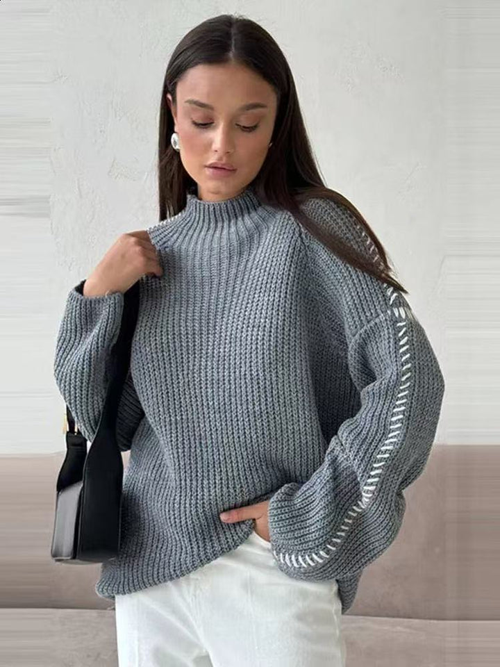 Kvinders chunky striktrøje med høj krave og elegante ærme accenter Stilla