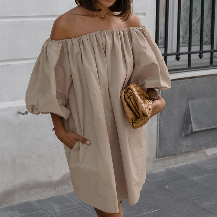 Dame Off-Shoulder Minikjole med voluminøse ærmer og lige skåret kant Stilla