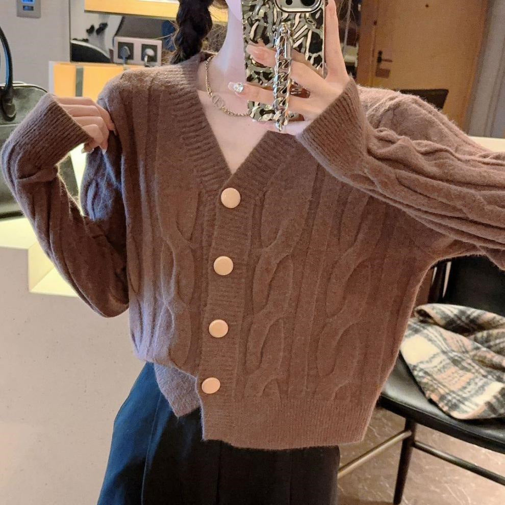 Kvinders cardigan med kabelmønster og knaplukning Stilla