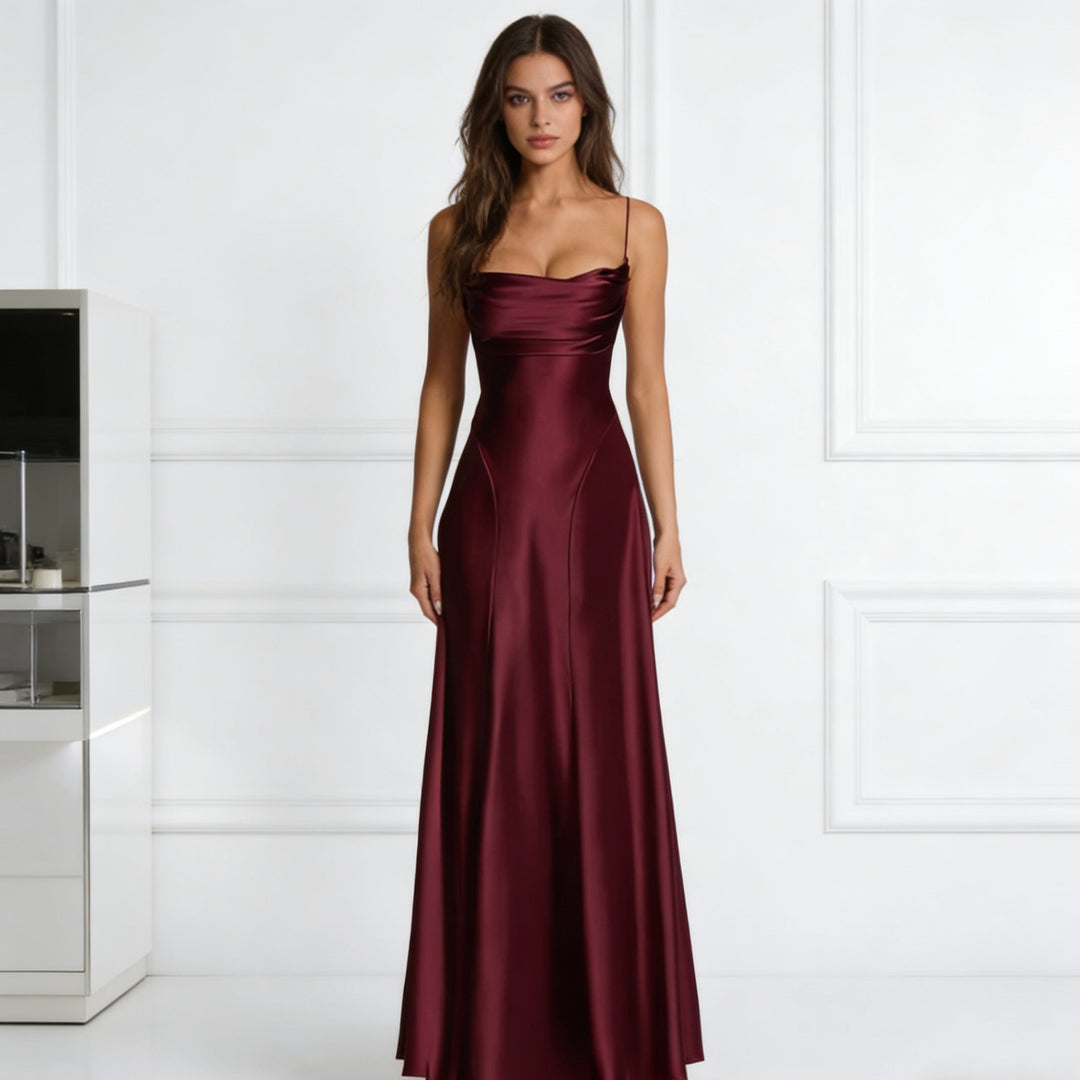Dame Elegant satin aftenkjole med figursyet snit og smalle stropper Skovae
