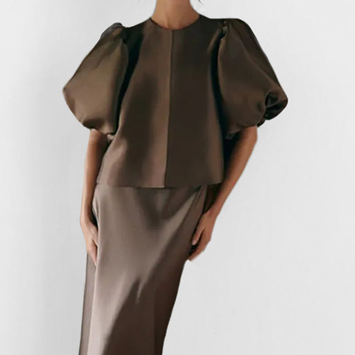 Damebluse med voluminøse puffærmer og moderne design Skovae