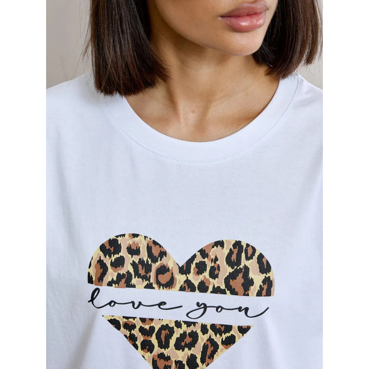 Dame T-shirt med kreativ leopard-hjerte motiv og inspirerende tekst Stilla