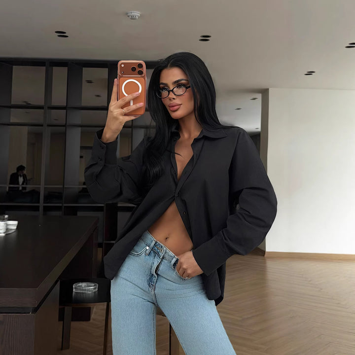 Damer elegant bluse med oversized snit og knapbar design Skovae