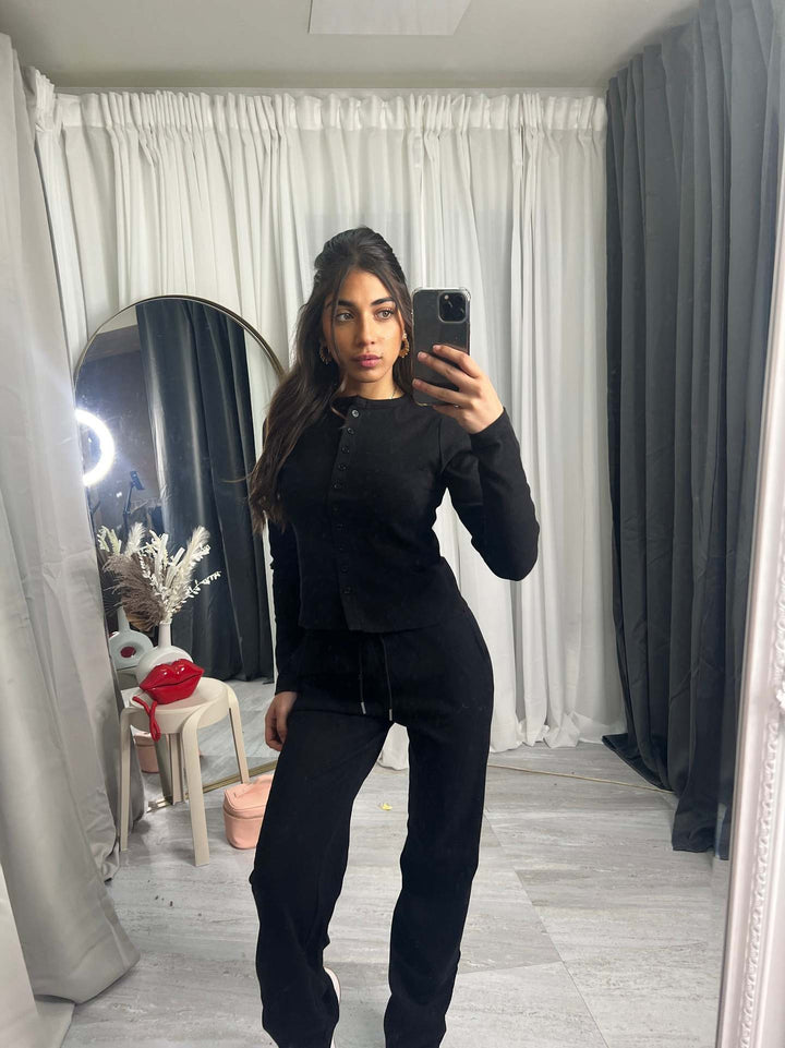 Kvindernes hyggelige strik jumpsuit med knapdetaljer og elegant design Skovae
