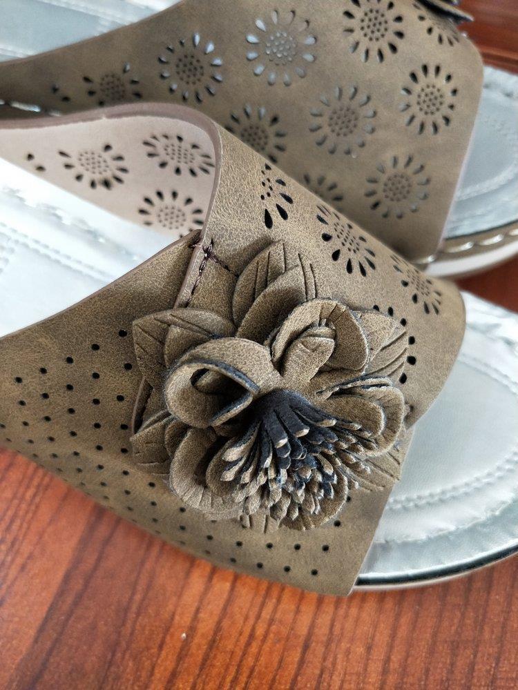 Dame Komfortable og stilfulde Clogs med blomst dekoreret applikation Stilla