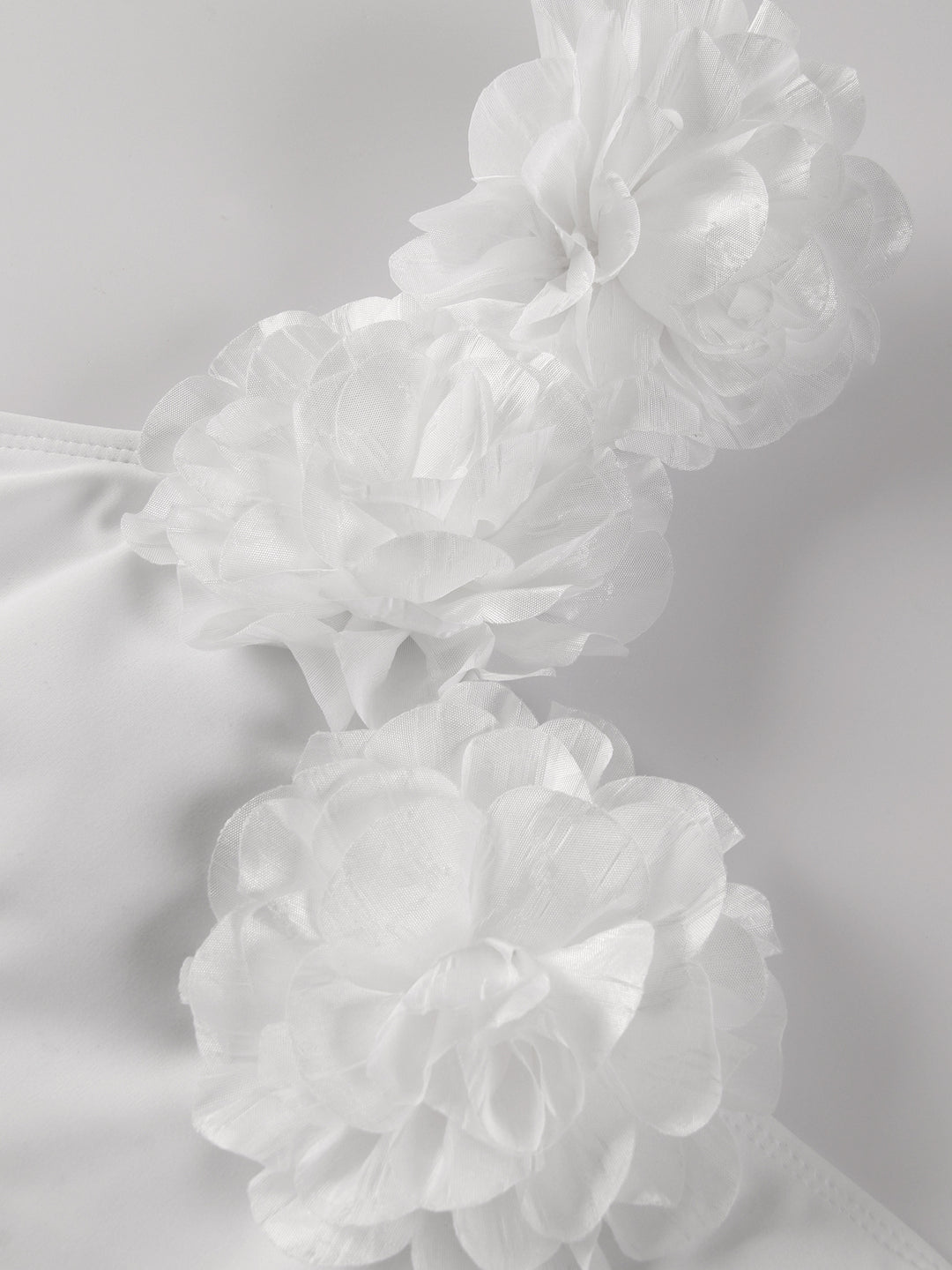 Dame bikini-sæt med elegant bustier og raffinerede blomsterapplikationer Stilla