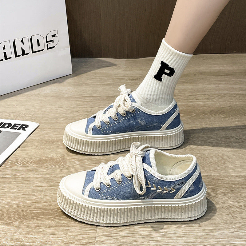 Dame Sneakers i en afslappet-modern stil med tyk platformssål og åndbar overfladestruktur Stilla