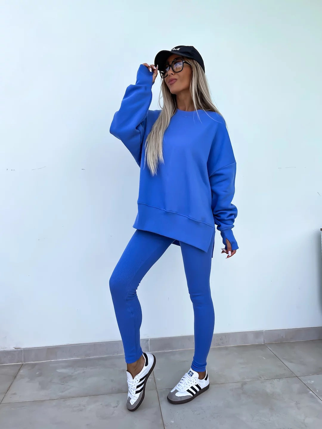 Kvinders afslappede fritidssæt med blødt sweats stof og trendy snit Skovae
