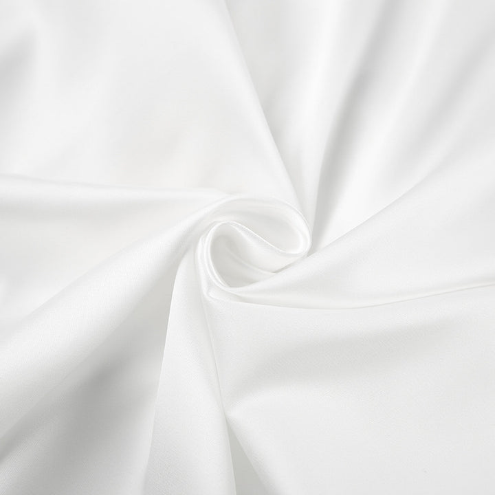 Dame Elegant Satin-Skjortebluse med smalt snit og fine knapdetaljer Stilla