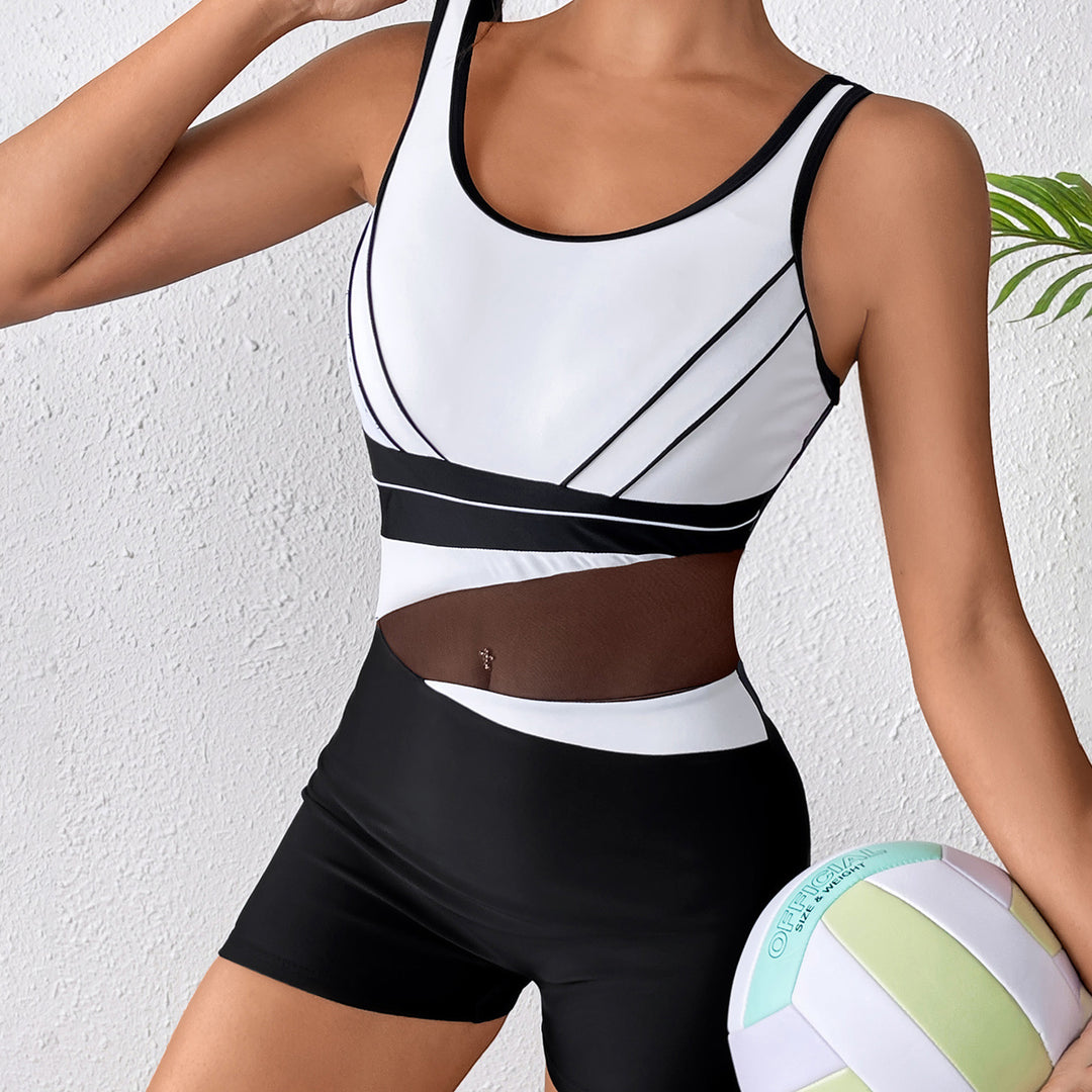 Dame Sporty badedragt med kropsformende mesh-indlæg og elastiske shorts Stilla