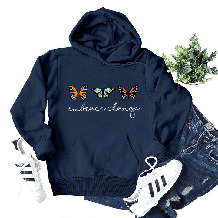 Dame hoodie med inspirerende sommerfuglemotiv og motiverende budskab Stilla