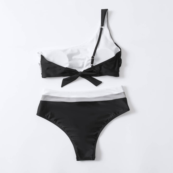 Dame bikini-sæt med asymmetrisk top og moderne farveblokdetaljer Stilla