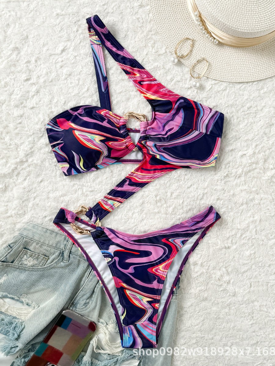 Damebikini med asymmetrisk design og gyldent ringdetalje Stilla