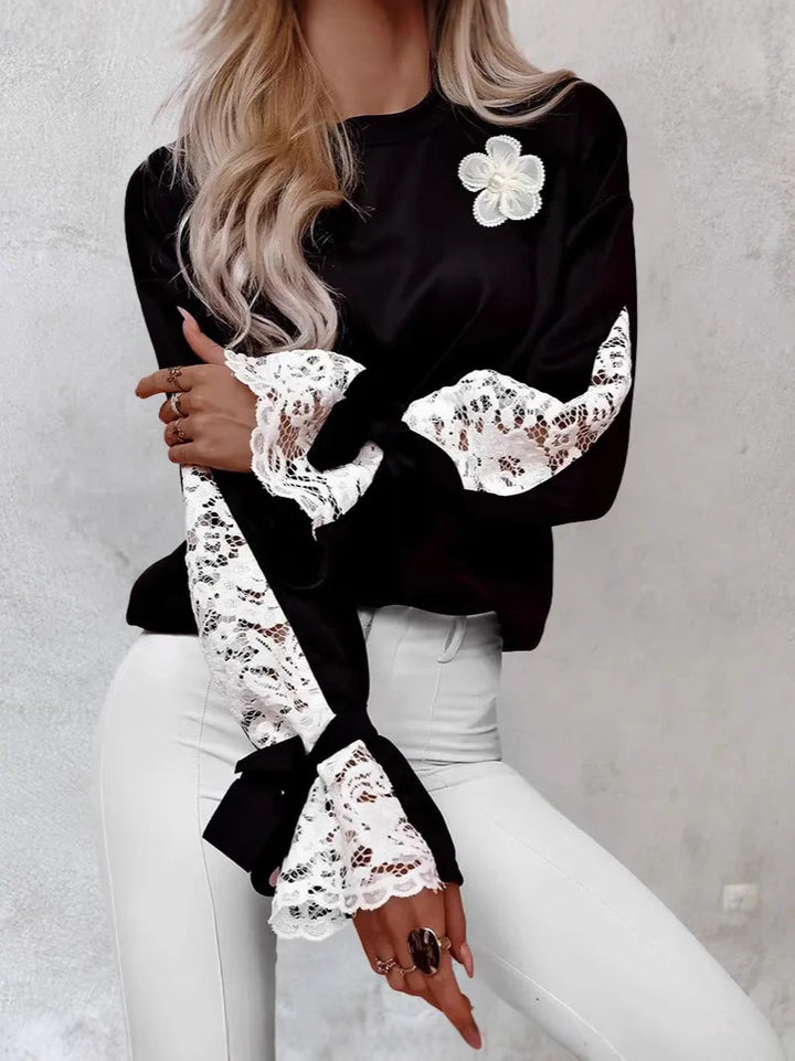 Dame top med elegante spids ærmer og fashionable detaljer Stilla
