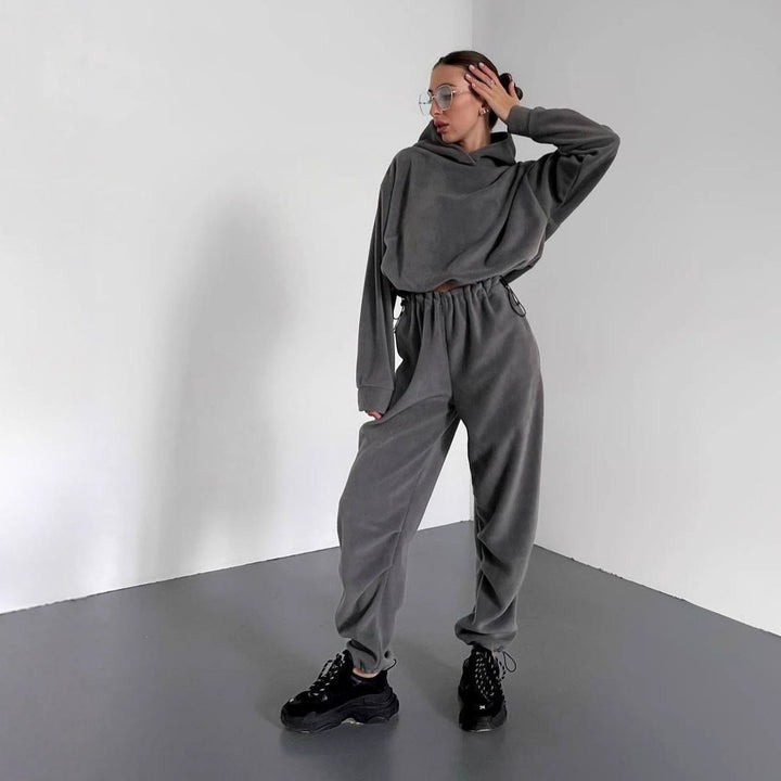 Kvindernes komfortable fleece jumpsuit med hætte og elastisk talje