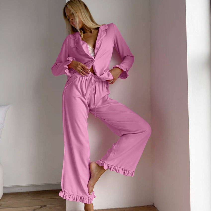 Dame Pyjama-sæt i blødt satin med elegante flæsedetaljer Stilla