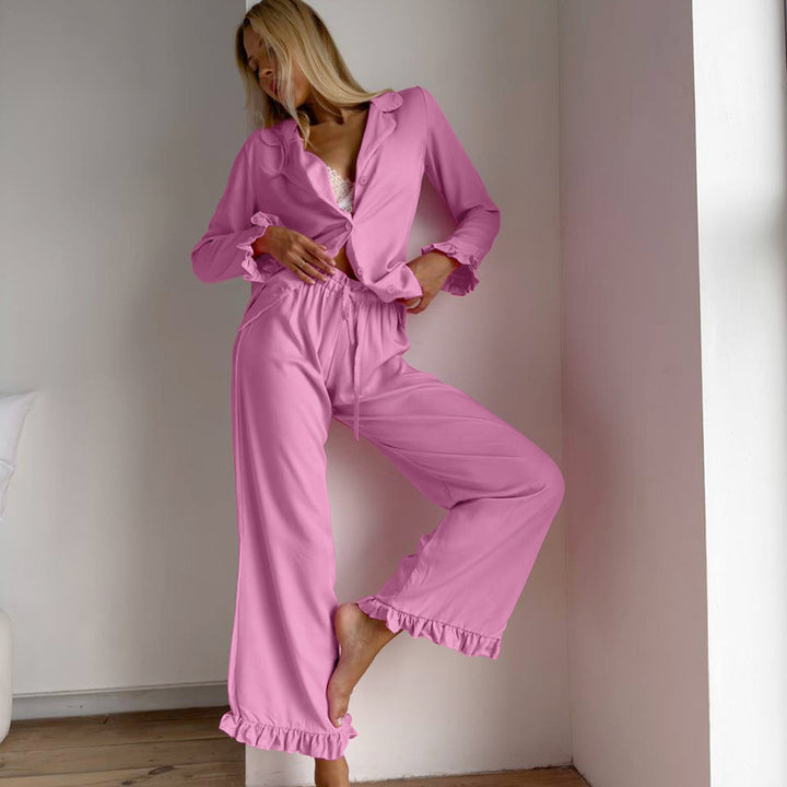 Dame Pyjama-sæt i blødt satin med elegante flæsedetaljer Stilla