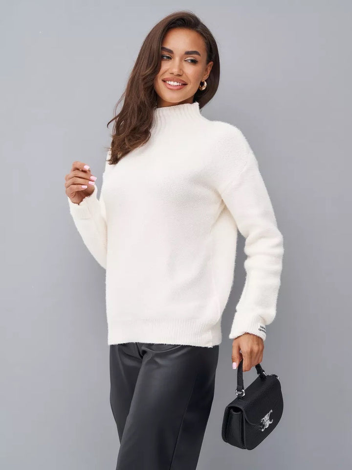 Kvinders højhalset sweater lavet af blød strik Stilla