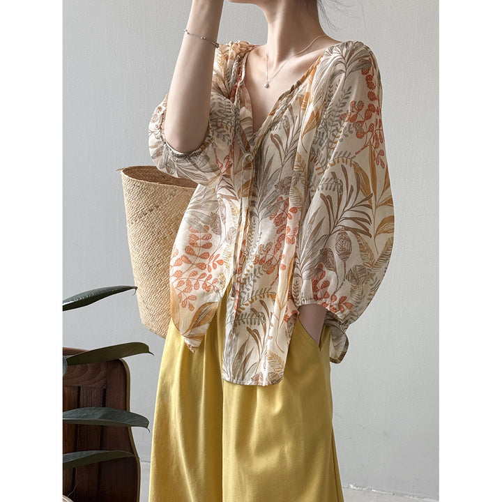 Damebluse med blomstertryk og justerbart bindingbånd Stilla