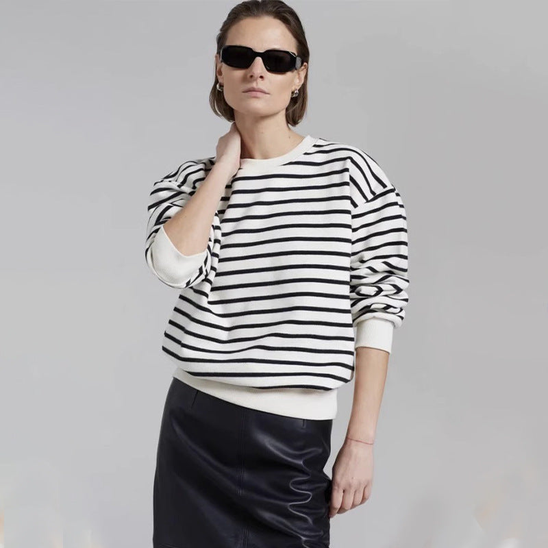 Dame stribet sweatshirt med innovativt snit og afslappet pasform Stilla