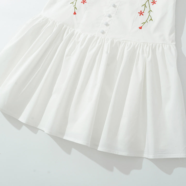 Dame legende fritidskjole med fine ruffle detaljer og blomster broderi design Stilla