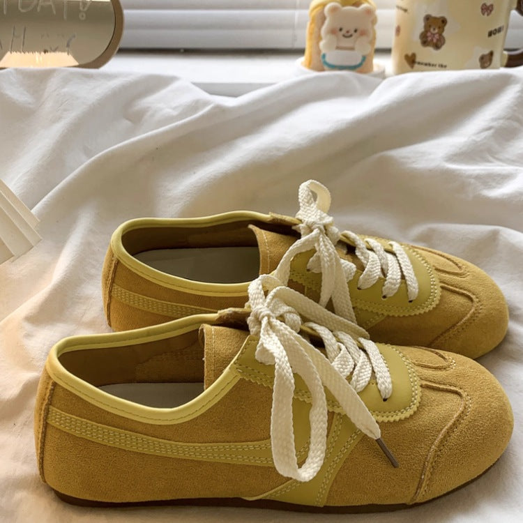 Dame Sporty Sneakers i Velourslæder med åndbare indsatser og særligt blød sål Stilla