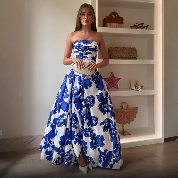 Dame maxikjole med strapless design og florale accenter Stilla