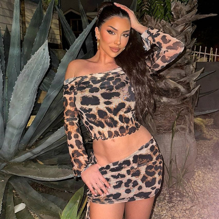 Dame Off-Shoulder Crop-Top og Minirok Set med spændende Dyretryk Stilla