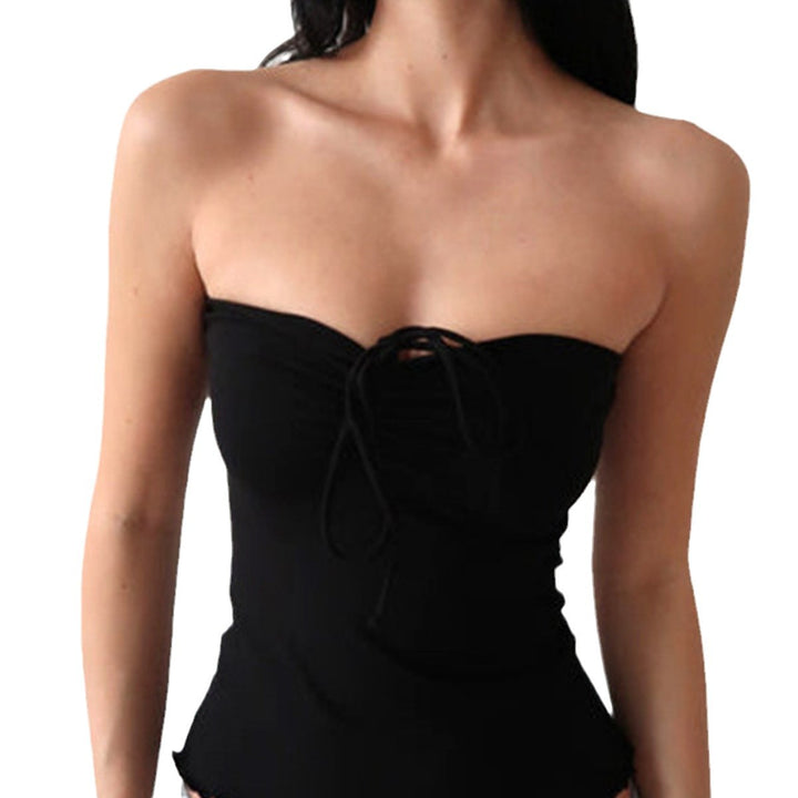 Dame bandeau-top med fine ruffle-detaljer og justerbare stropper Skovae