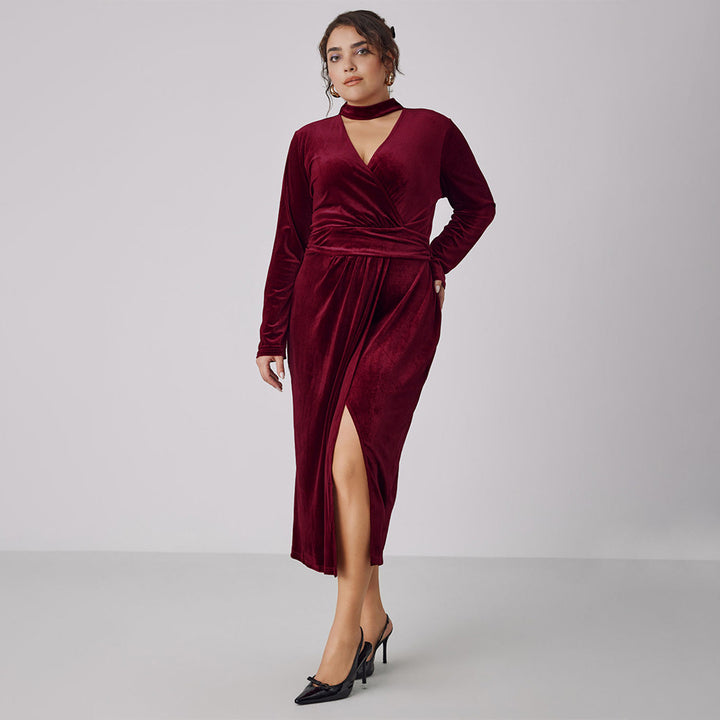 Dame Maxi-kjole med elegant omslagdesign og smuk slidse Stilla
