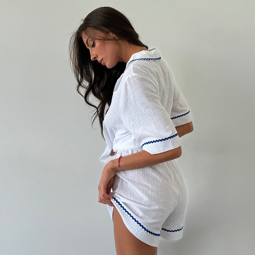 Dame pyjamasæt med kortærmet bluse og shorts i linnedlook Stilla