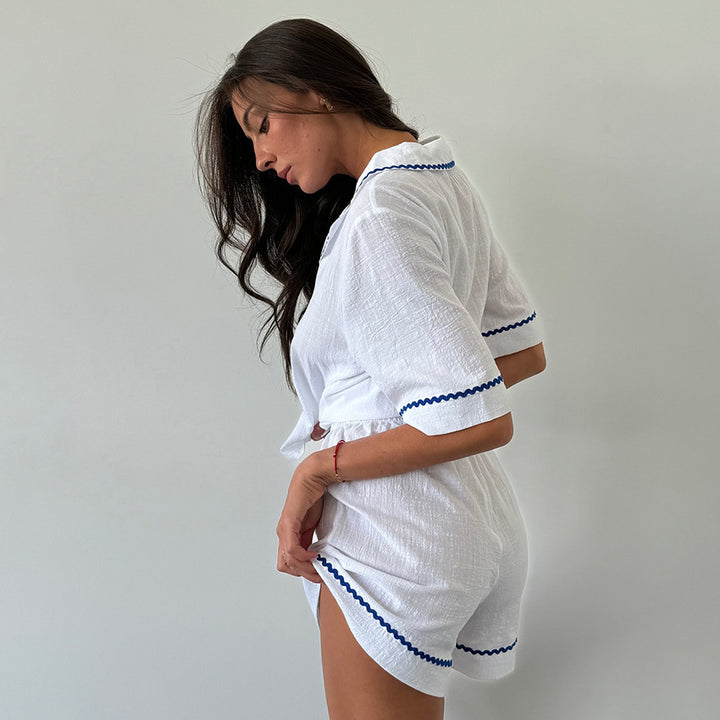 Dame pyjamasæt med kortærmet bluse og shorts i linnedlook Stilla