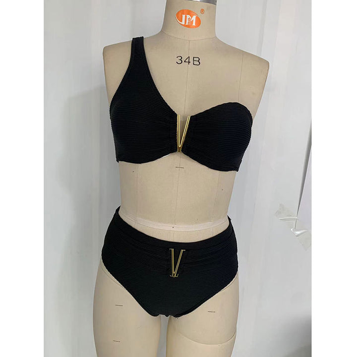 Dame højt skåret bikini sæt med asymmetrisk overdel og gyldne accenter Skovae